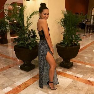 Beautiful Guess Pants size XS only worn once. Amazing condition!